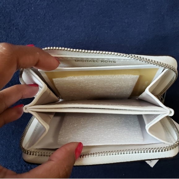 Rare Michael Kors Wallet - Picture 4 of 5